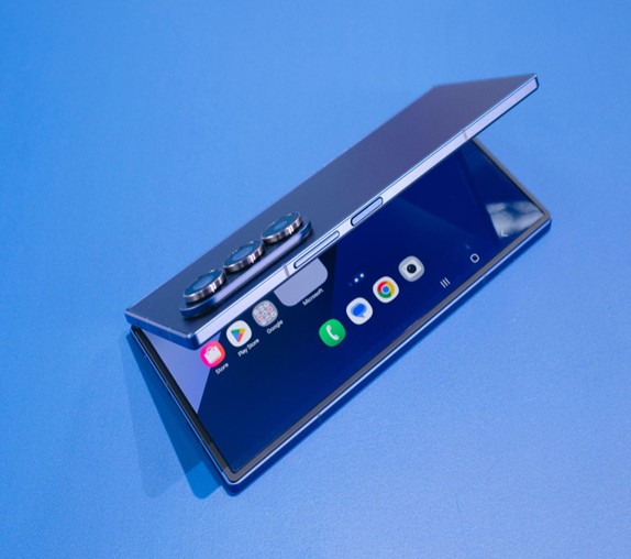 Ra mắt Galaxy Z Fold7 & Z Flip7, Samsung lật đổ định kiến về điện thoại gập
